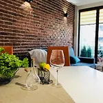 아파트 Bright, Comfortable And Cozy