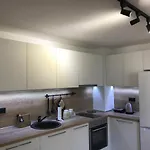 아파트 Bright, Comfortable And Cozy 부르가스