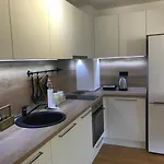 아파트 Bright, Comfortable And Cozy